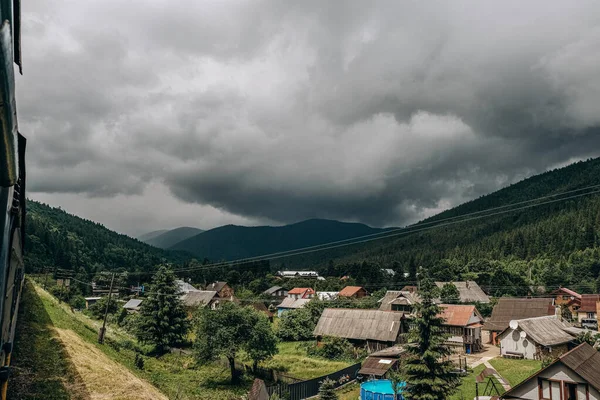 Cestování Hor Vlakem Létě Krásná Scenérie Okna Vlaku Letní Dovolená — Stock fotografie