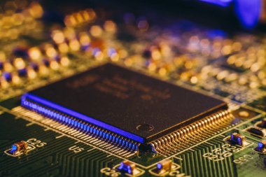 Araba imalatında çip sıkıntısı. Elektronik çiplerin ve elektronik kontrol panellerinin yüksek teknoloji ürünü..