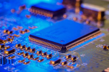 Araba imalatında çip sıkıntısı. Elektronik çiplerin ve elektronik kontrol panellerinin yüksek teknoloji ürünü..