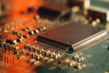 Araba imalatında çip sıkıntısı. Elektronik çiplerin ve elektronik kontrol panellerinin yüksek teknoloji ürünü..