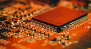 Araba imalatında çip sıkıntısı. Elektronik çiplerin ve elektronik kontrol panellerinin yüksek teknoloji ürünü..