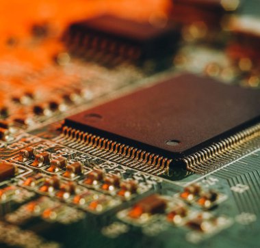 Araba imalatında çip sıkıntısı. Elektronik çiplerin ve elektronik kontrol panellerinin yüksek teknoloji ürünü..