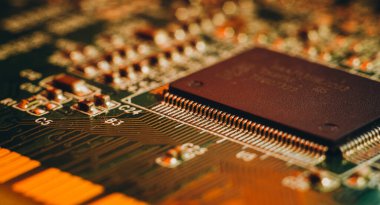 Araba imalatında çip sıkıntısı. Elektronik çiplerin ve elektronik kontrol panellerinin yüksek teknoloji ürünü..