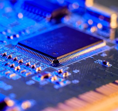 Araba imalatında çip sıkıntısı. Elektronik çiplerin ve elektronik kontrol panellerinin yüksek teknoloji ürünü..