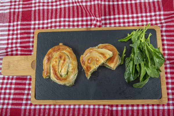 Spinatkuchen Vorhanden Hausgemachter Rollborek Spinat Und Feta Käse Türkische Küche — Stockfoto