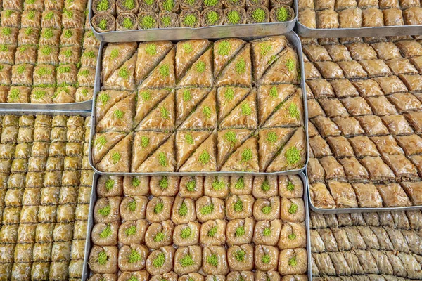 Baklava Shop Tradiční Pole Baklava Turecké Cukrárně Míchaný Tác Baklava — Stock fotografie
