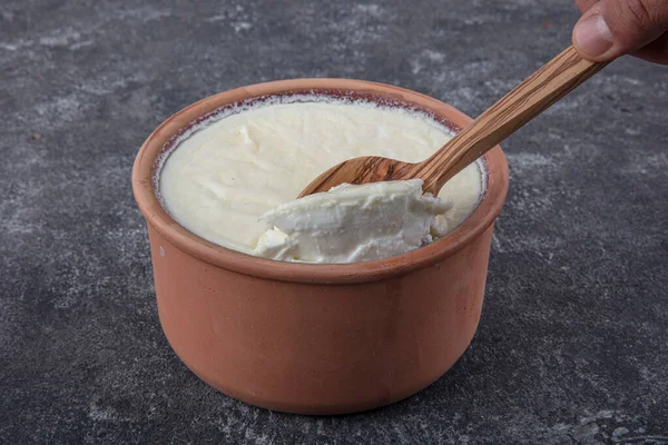 Auflauf Joghurt Leckere Joghurt Szene Mit Holzschale Und Sacktuch Nahaufnahme — Stockfoto