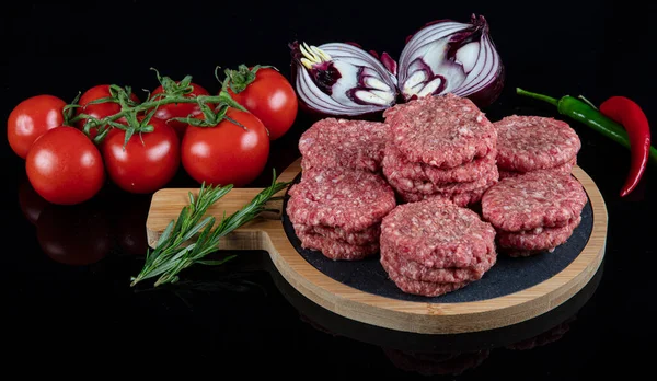 Albóndigas Carne Cruda Hechas Con Varios Picantes Caseros Carne Res —  Fotos de Stock