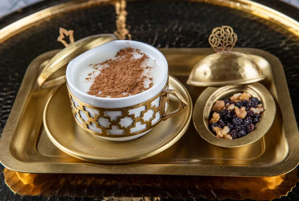 Türkischer Salep Einem Kupfertablett Set Sahlep Trinken Mit Zimt Und — Stockfoto