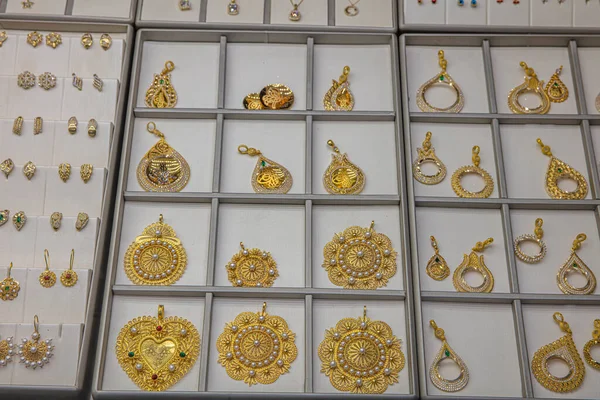 Istanbul Turquie Novembre 2021 Accessoires Dorés Dans Vitrine Une Bijouterie — Photo