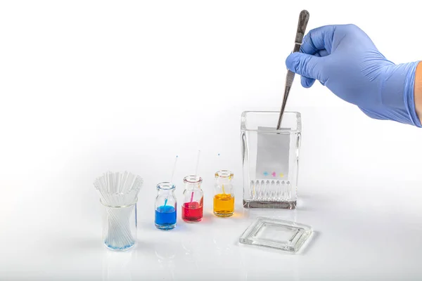 薄层色谱设备包括罐 毛细管和化合物 Tlc法测定化验室中化合物的纯度 — 图库照片