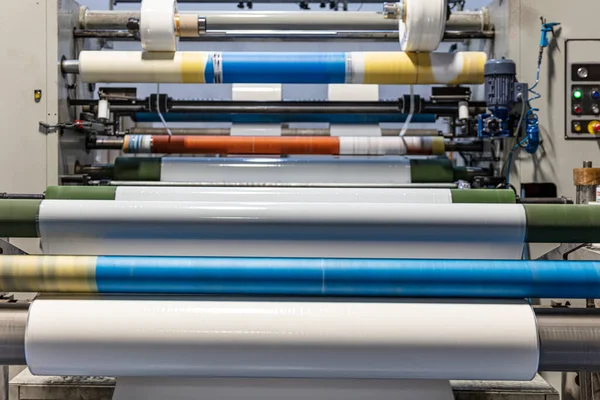 Tape Productie Fabriek Spoelmachine Wit Glanzend Papier Roll Slecht Terugspoelen — Stockfoto