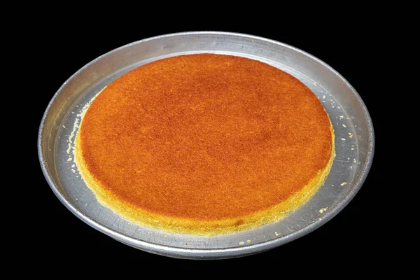 Sıcak tatlı olarak yenen Türk kunefe, kunafa, fıstık tozu ve peynir..