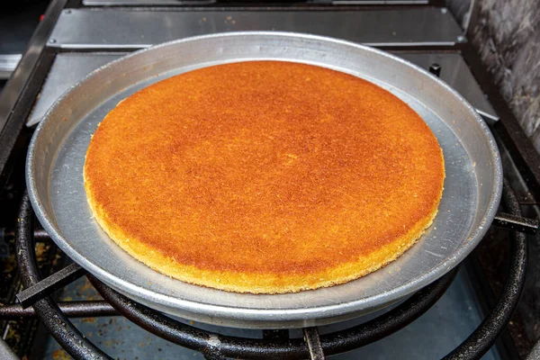 stock image Turkish dessert kunefe, kunafa, peanut powder and cheese with kadayif eaten as a hot dessert.