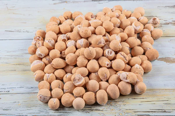 Amendoins Molho Soja Uma Tigela Madeira Amendoim Assado Revestido Com — Fotografia de Stock