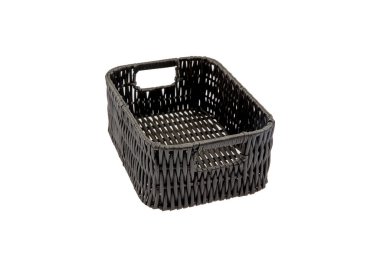 Hasır saman yığını, ev depolama için izole edilmiş beyaz arka planda farklı boyutlarda ve desenlerde daha az el yapımı sepetler. Farklı boyutlarda hasır sepetler. El yapımı.