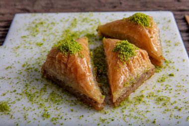 Türk geleneksel Baklava tatlısı ve çay konsepti. Yemek arkaplanı.. 