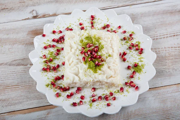 Turkish Traditional Ramadan Dessert Gullac Table Made Gullac Milk Rose — Stock Photo, Image