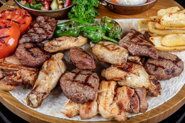 Turkse Keuken Gemengd Kebab Shish Kebab Shaverma Gegrilde Kip Schotels — Stockfoto