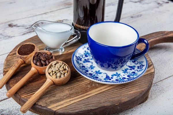 Kávészűrő Kávé Csészébe Öntéséből Származó Gőz Egy Csésze Friss Kávé — Stock Fotó