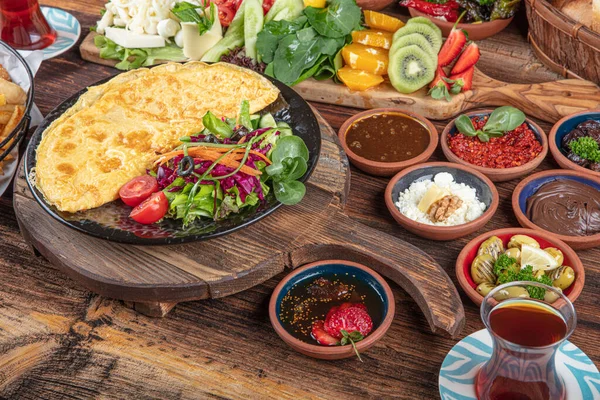 Traditional Turkish Breakfast Served Traditional Turkish Tea Wood Table Breakfast — Photo