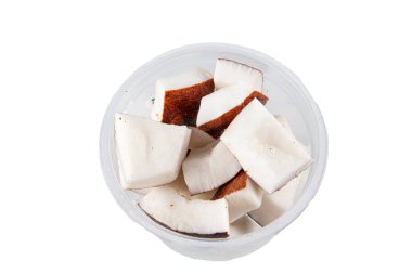 Hindistan cevizi dilimi. Hindistan cevizi parçası. Beyaz arka planda yarım hindistan cevizi kes. Tropik meyve.