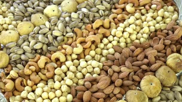 Cámara Viaje Sobre Tuercas Macro Disparo Una Variedad Nueces Cerca — Vídeos de Stock