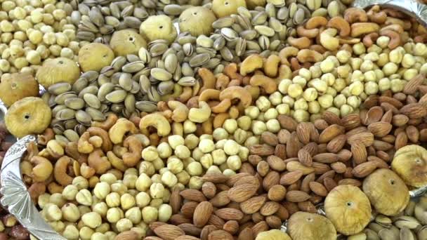 Cámara Viaje Sobre Tuercas Macro Disparo Una Variedad Nueces Cerca — Vídeos de Stock