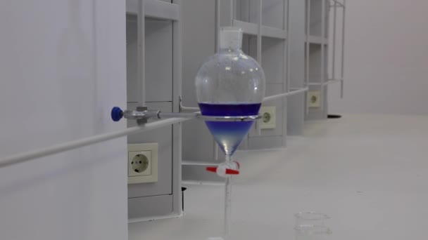 Separating Funnel Laboratory Glassware Used Liquid Liquid Extractions Separate Partition — Stock Video