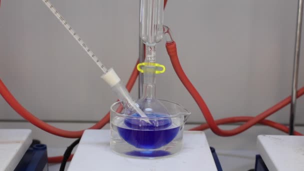 Mixing Colored Solution Magnetic Stirrer Formation Chemical Reaction Video — Stock Video
