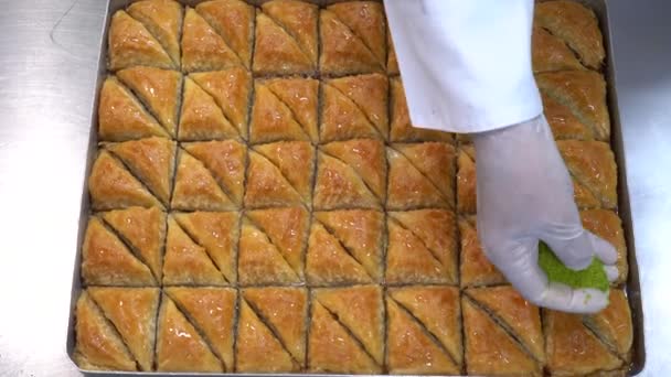 Turquía Estambul Fábrica Alimentos Produce Dulces Turcos Postre Turco Kadayif — Vídeos de Stock