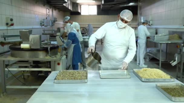 Turquia Istambul Fábrica Comida Produz Doces Turcos Kadayif Enchido Com — Vídeo de Stock