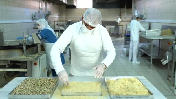 Turquia Istambul Fábrica Comida Produz Doces Turcos Kadayif Enchido Com — Vídeo de Stock