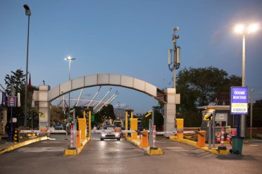Kadıköy, İstanbul, Türkiye 4 Ekim 2022; İspark yeri ve ödeme noktası. İstanbul 'da araba park yeri. İspark, Kadıköy, İstanbul, Türkiye.
