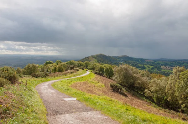 İngiltere 'nin Malvern tepeleri Yağmurlu bir günde.