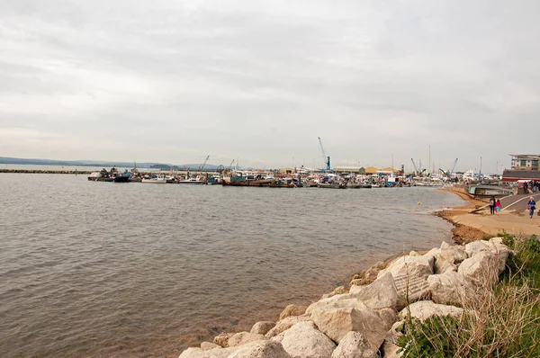 Yaz mevsiminde Poole Limanı.