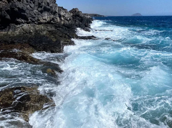 Foto Oceano Atlântico Selvagem Azul Suas Ondas Costa Das Ilhas — Fotografia de Stock