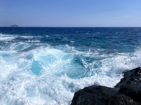 Foto Del Océano Atlántico Azul Salvaje Sus Olas Desde Costa —  Fotos de Stock