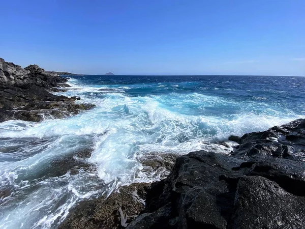 Foto Oceano Atlântico Selvagem Azul Suas Ondas Costa Das Ilhas — Fotografia de Stock