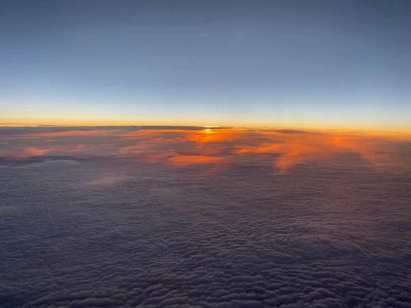 Foto Aérea Céu Bonito Pôr Sol Acima Das Nuvens — Fotografia de Stock