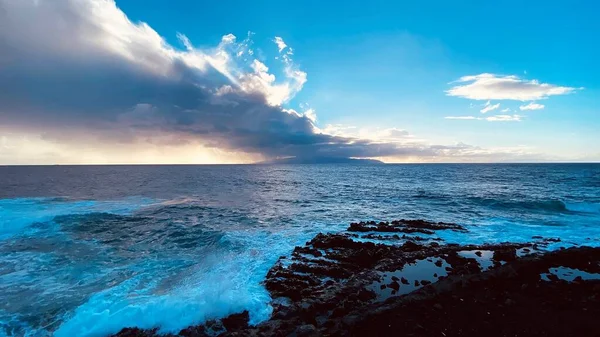 Dramatische Lucht Boven Oceaan Met Stormachtige Wolken — Stockfoto