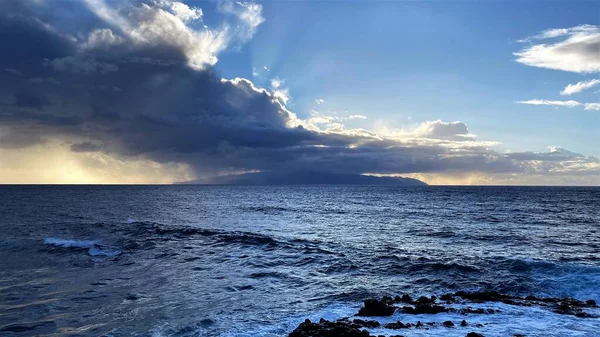 Dramatische Lucht Boven Oceaan Met Stormachtige Wolken — Stockfoto