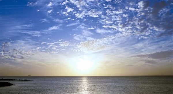 Beach Sunrise Tropical Sea Dramatic Clouds Ocean — Stock Photo, Image