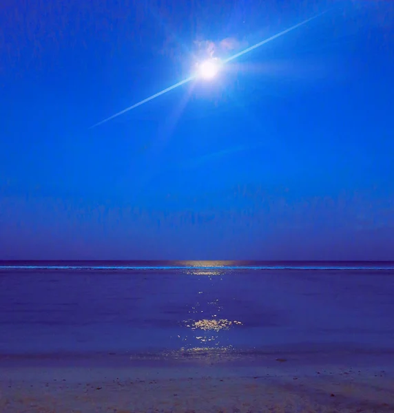 Playa Amanecer Sobre Mar Tropical Nubes Dramáticas Sobre Océano — Foto de Stock