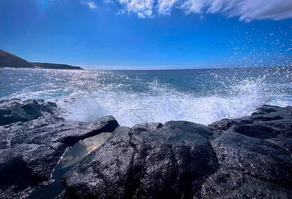 바다에 바위와 — 스톡 사진