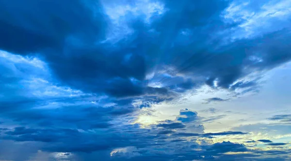 Pôr Sol Incrível Nuvens Com Céu Dramático Pôr Sol Nascer — Fotografia de Stock