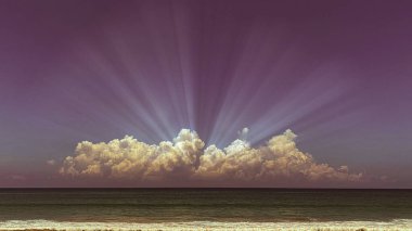 Ufukta mavi gökyüzü olan dramatik beyaz bulutlar.