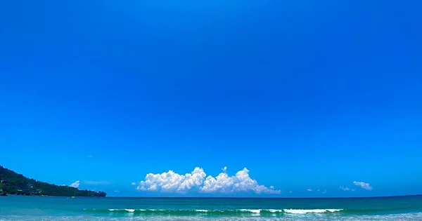 Dramatic White Clouds Blue Sky Horizon Sea — Stock Photo, Image