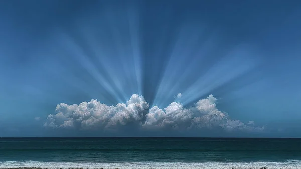 Dramatic White Clouds Blue Sky Horizon Sea — Stock Photo, Image