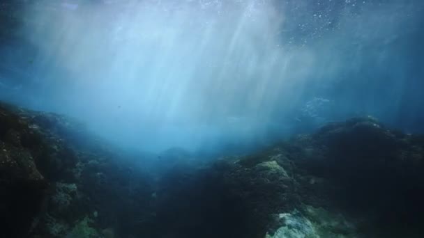 아름답고 마법같은 영상입니다 파도를 지나가는 영상입니다 대서양에 카나리아 스페인 스쿠버 — 비디오